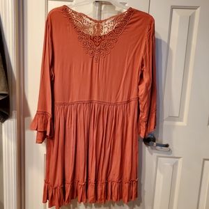 Indigo Soul flowy coral dress with puffy sleeves and lace accents. Size large.